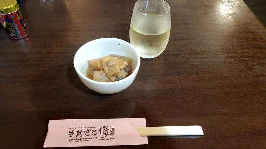 Rich and savory horse stewed offal paired with local Shinshu wine
